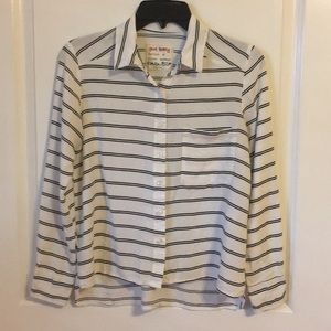 Boyfriend style lightweight button up